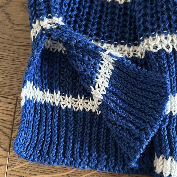 Blue white striped light knit size medium - Picture 5 of 5
